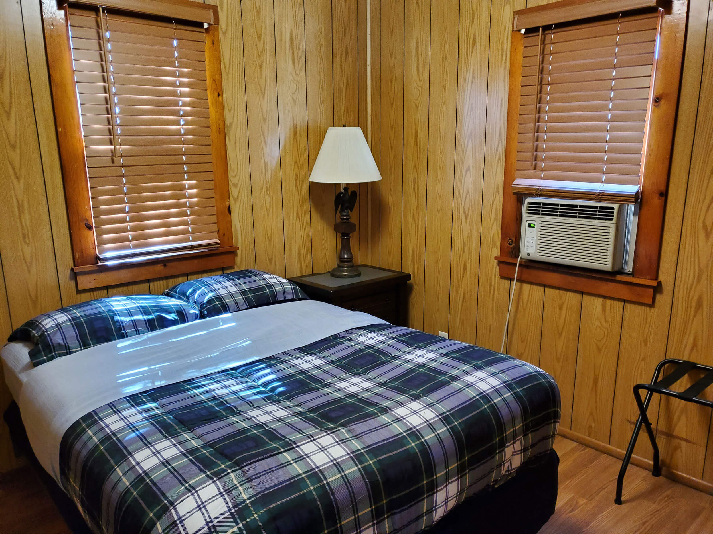 bedroom of cabin 8 at rutting ridge motel in alma